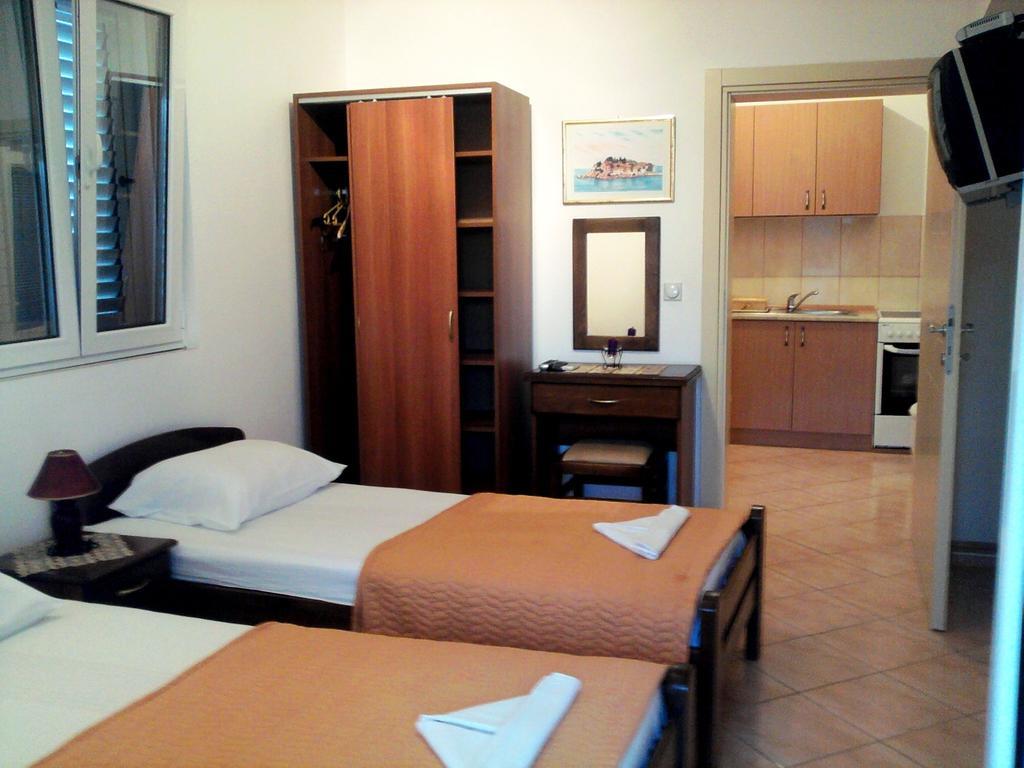 Oaza Guest House Sveti Stefan Oda fotoğraf