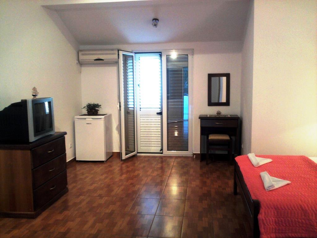Oaza Guest House Sveti Stefan Oda fotoğraf